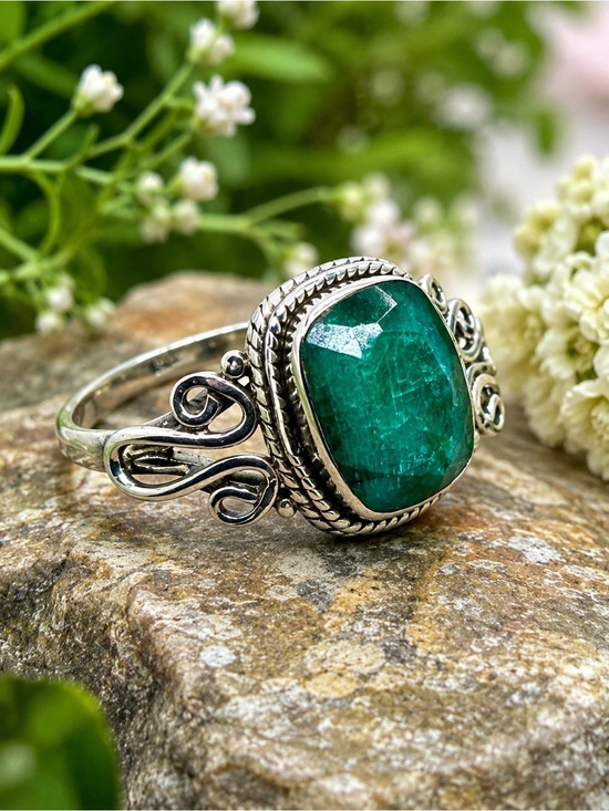 Southwest Jewelry - Sterling Silver Emerald Green Gemstone Ring Size9 Signed 925 NWOT Southwest Boho